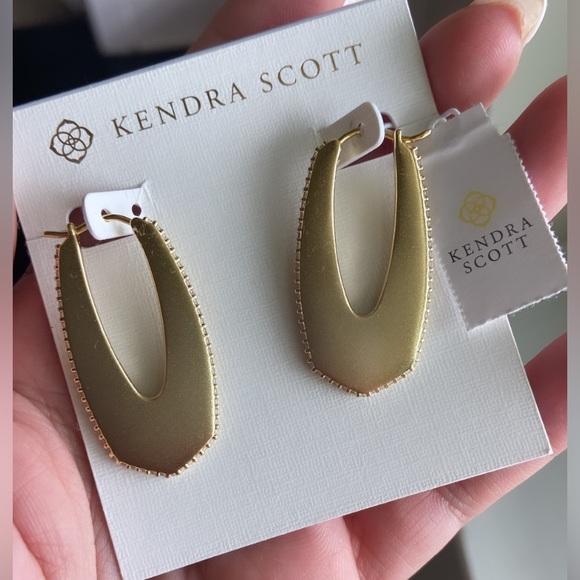 NWT: Kendra Scott Adeline Hoop Earrings in Gold - Picture 2 of 3